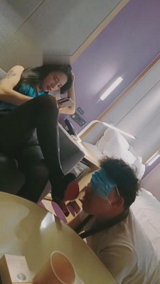 【脚丫子】素人精神小妹首调 bf10152