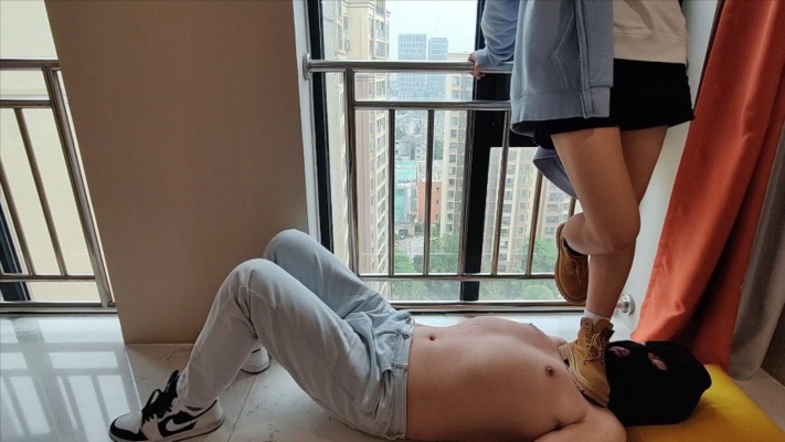 【00后小彤】马丁靴周末半小时狂踩哥哥全身踩到窒息 YC-230419-9