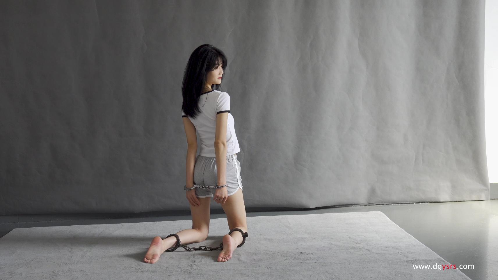 【艺束人生】2023_19期视频 模特欣玥首次体验镣铐