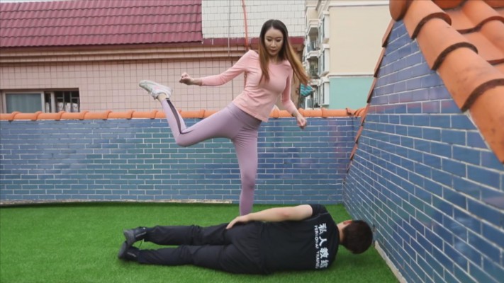 〖H.P.L栖心之栈〗—微希打倒猥琐健身教练 HPL-220110