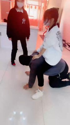 【精神小妹】教多名素人学生主玩sm bf20129_HD绳艺资源