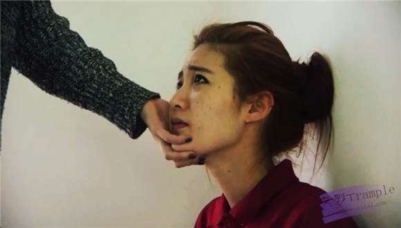 至尊LULU女女侮辱 校花儿大战之不打你，你骨头痒 G-NV-178