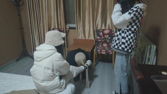 【最抗揍M】被素人精神小妹群调 bf23061