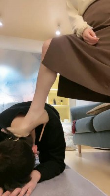 【丹丹】家奴伺候舔脚sp bf22878