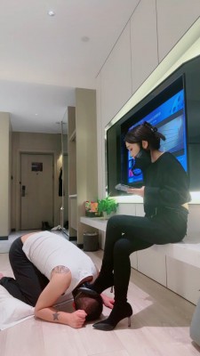 【丝绮】胶带封嘴高跟长靴踩虐 bf22345