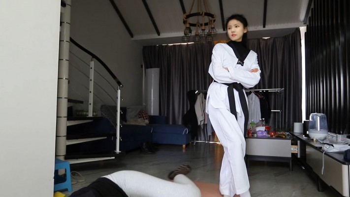 【惑心】跆拳道美女臭脚要狗命