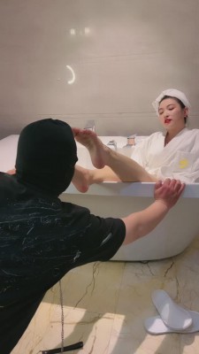 【鑫儿教头】踩踏喂食/圣水/圈养奴 bf12134_HD绳艺资源