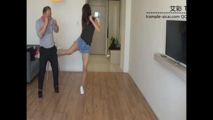 与妹妹踢打对战（上）