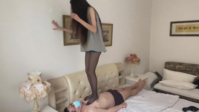 【活力诗曼】高跟鞋原味黑丝狠毒踩踏首次高跟鞋全体重虐踩 YC-220802