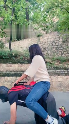 【小劳拉】户外山顶骑马【完整版】 bf18915