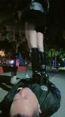 【一诺大小姐】长靴御姐户外虐跟踪狂 bf19385