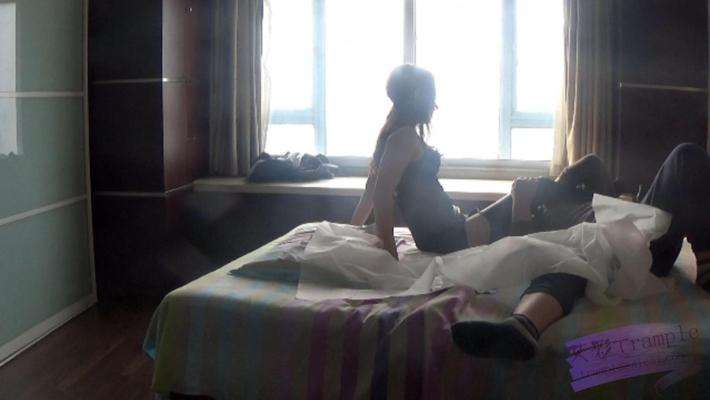 莉莉美腿魅惑足责绞杀