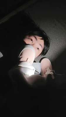 【奶味小仙女】电影院舔鞋舔脚调 bf22552