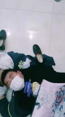 【褒姒女王】楼道里抓住bt虐成狗 bf18559