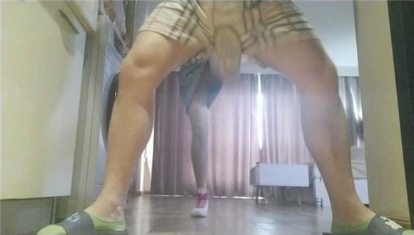 房东小姐姐的脚奴才