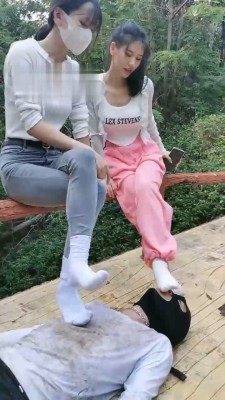 【暴力美学】户外发现小乞丐虐成狗【双视角版】 bf18586