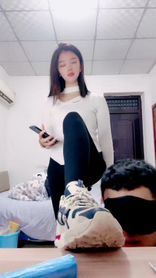 【靡兔】清理多双脏鞋底 bf22334