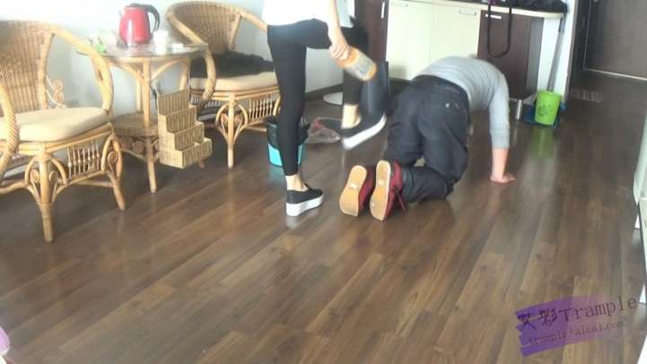 燕子女主骑马坐脸窒息