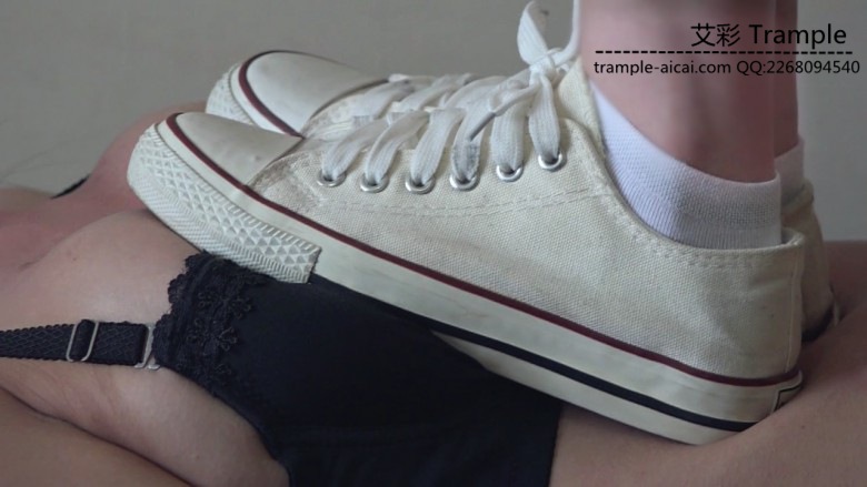 『小妮女女』原味帆布鞋白袜无情践踏调教女M