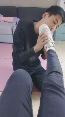 【雪儿】舔脏小白鞋/臭脚 bf11852_HD绳艺资源