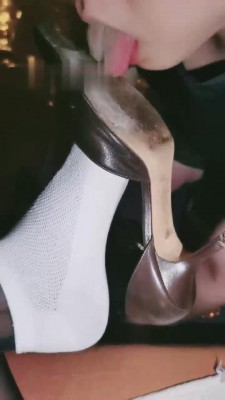 【叶子天津】脏鞋底羞辱现场 bf15262_HD绳艺资源