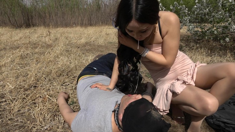 户外重度虐乳，极度羞辱