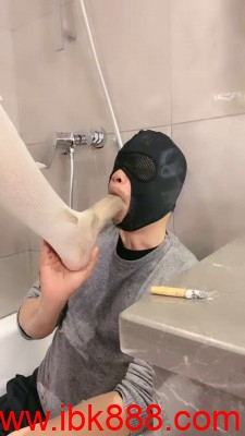 套路直播【小劳拉】白丝脚喂食 呕吐物 口水圣水 bf23380