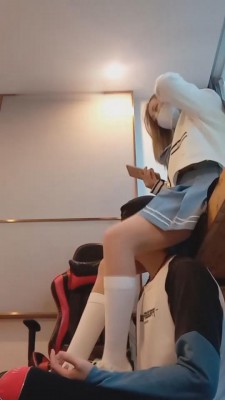 【重庆柠檬s】小白鞋过膝袜高难度挑战揍18岁学生狗 bf10144_HD绳艺资源