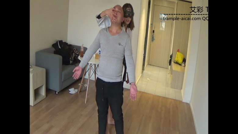 跆拳道美女演示实用防身术