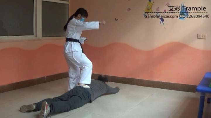 跆拳道美女防狼演练.