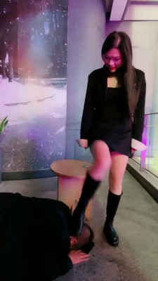 【雪琪琪】户外抓住跟踪狂虐废 bf21411