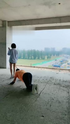 【美离子】户外工地重度虐绿帽 bf18408