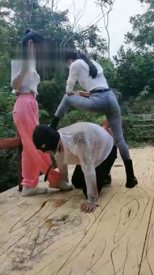 【暴力美学】户外发现小乞丐虐成狗【双视角版】 bf18586