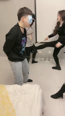 【晴儿】姐妹花玩弄哥俩狗-踢裆/舔靴/骑马 bf22080