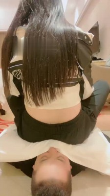 【雪琪琪】精神小妹白鞋舔/吃袜子/吃口水 bf21573