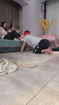 【妖子】姐妹花把继父当狗虐 bf12060