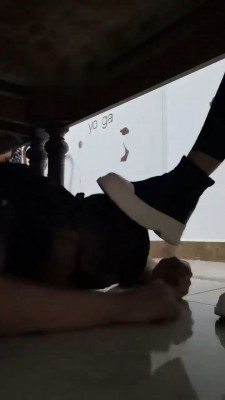 【文文文】桌底舔素人双S的鞋 bf18210