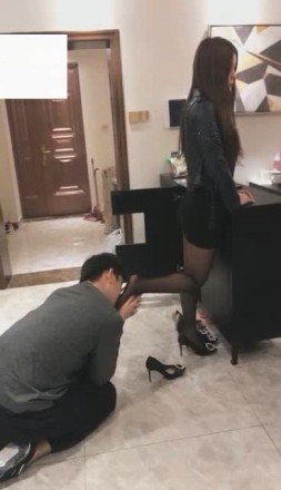 vivi,香甜可口羞辱偷邻居