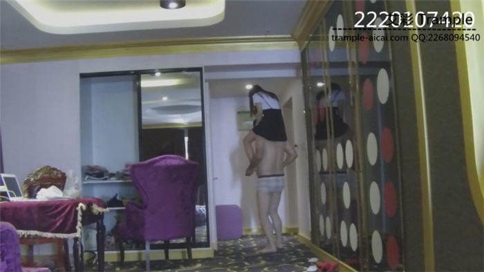 舔脚脚深喉踩脸踩脖子骑马