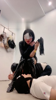 【悠蔻大魔王】长靴S双奴伺候聊天 bf19278