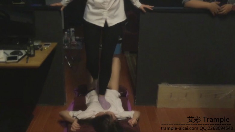 最强女m重磅：三踩女群踩女m 中国MFX！