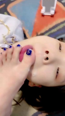 【茹雪】黑丝诱惑闺蜜舔脚 bf22300