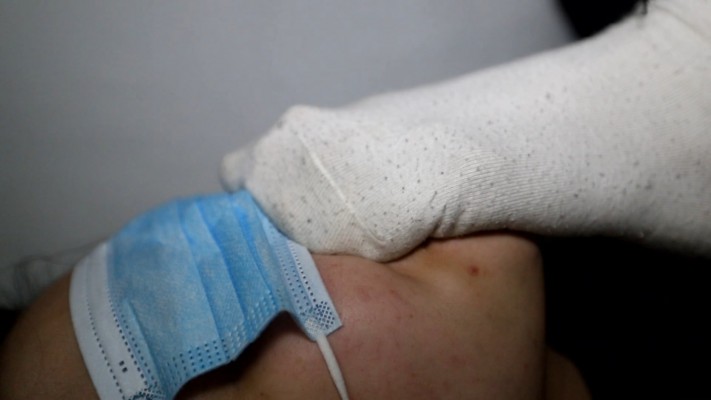 【惑心】牛仔裤坐脸臭白袜窒息