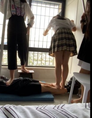 四小主第一次的踩踏体验_HD绳艺资源