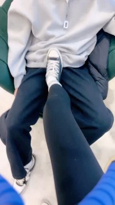 【大连小妮】奶茶店帆布鞋白袜踩帅哥 bf23369