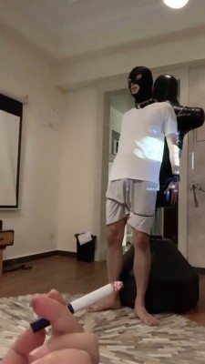 【宝爷】御姐脏臭白袜辱奶狗 bf19585