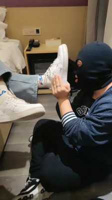 【萱S】舔学生妹的脏鞋 bf22600