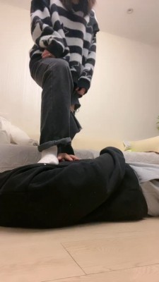 【酒酿丸子】白袜小姐姐全体重踩踏 bf22925_HD绳艺资源