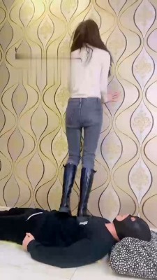 【冷鸢大大】长靴白袜全体重踩踏 bf22176