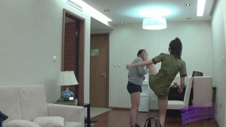 跆拳道女生玩死小偷.